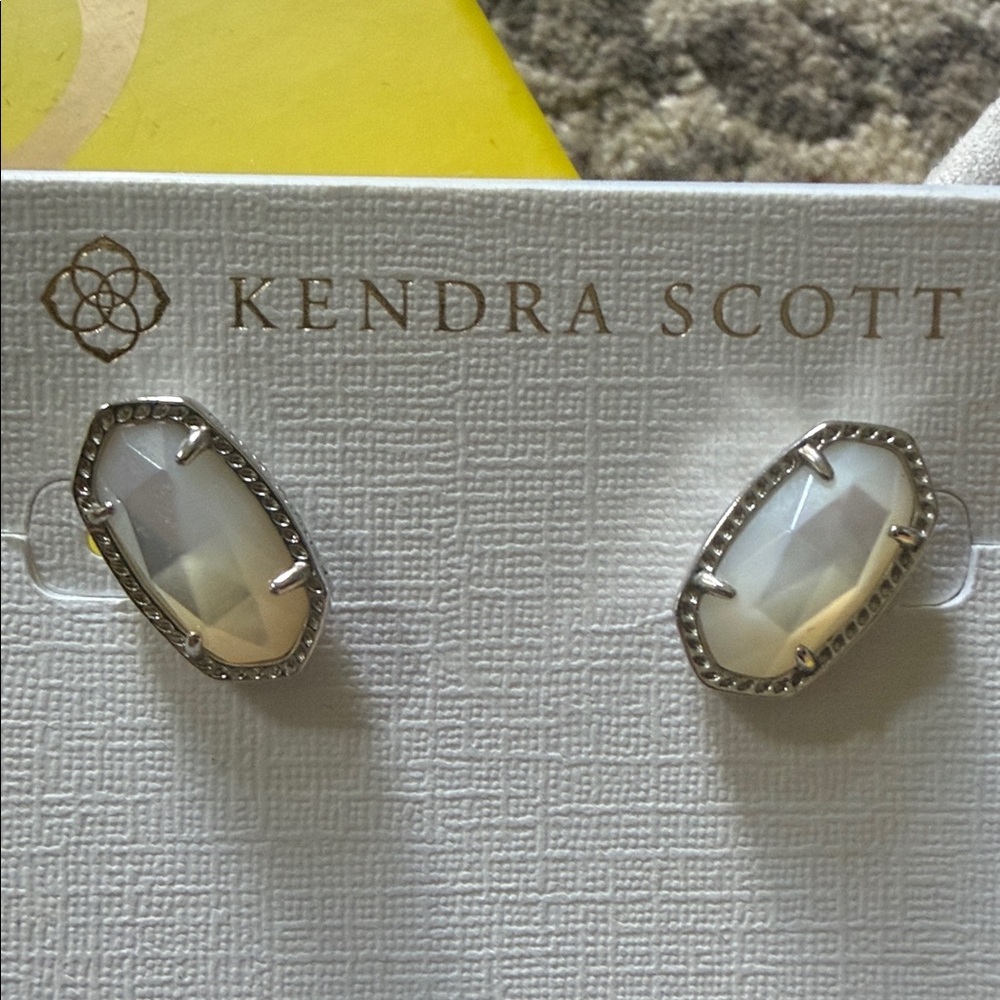 Kendra Scott Rhodium/Ivory Mother of Pearl Earrings - excellent LN condition!
